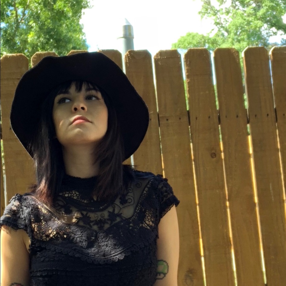 Meet your Posher, Carolina